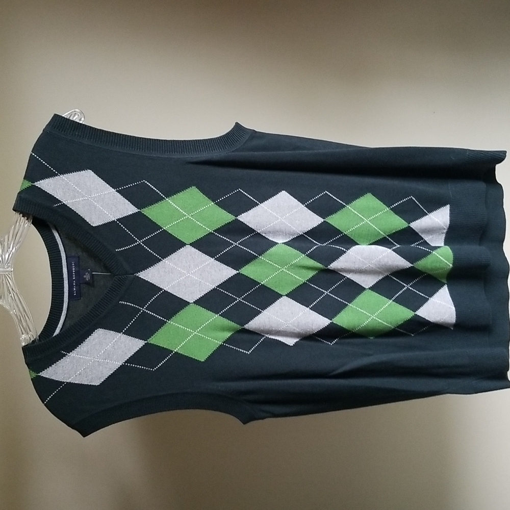 Banana Republic green argyle sweater vest, size small.  NWT